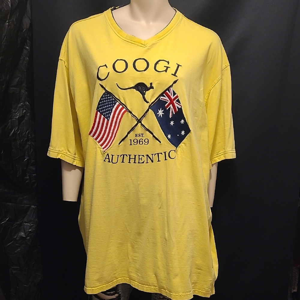 💣COOGI Yellow Flag Graphic Men's Tee